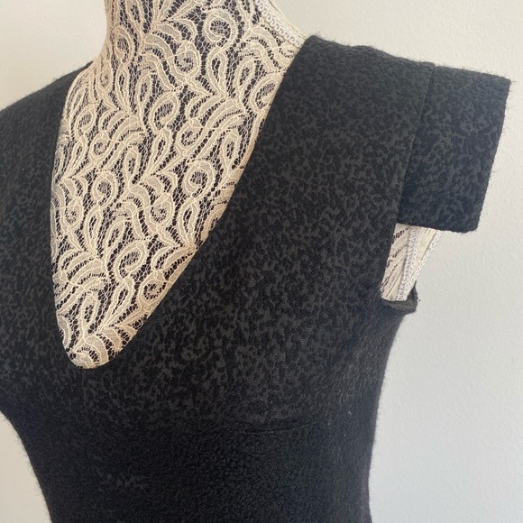 Form fitting formal black sheath dress with wool dotted pattern - Picture 5 of 5